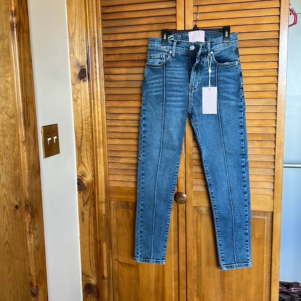 NWT Revice denim Venus crops light year wash 26